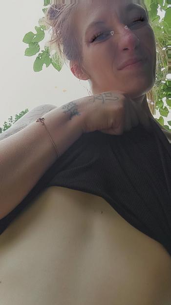 Bee, 30 Caucasian female escort, Knoxville