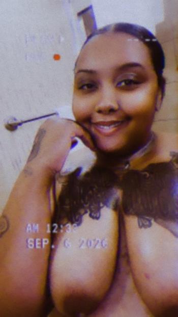Lala, 25  female escort, Knoxville