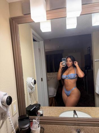 Lola, 24  female escort, Knoxville